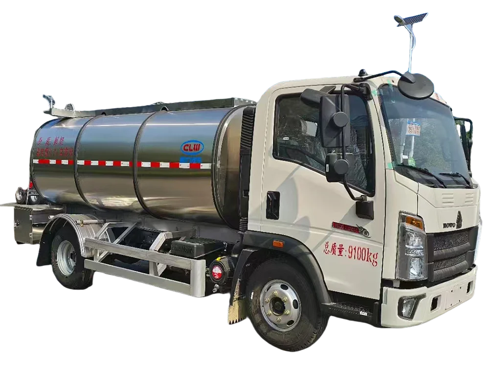 HOWO 5cbm Stainless Milk Tanker for Farm Collection