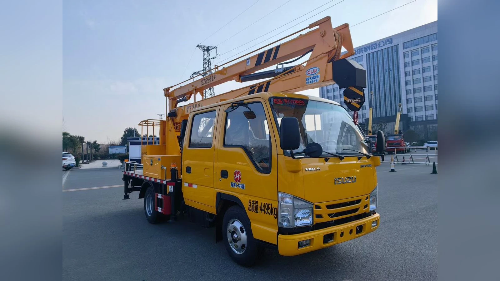 ISUZU ELF Double Cab 4x2 Aerial Work Truck with Crew Seats and Boom Lift Basket