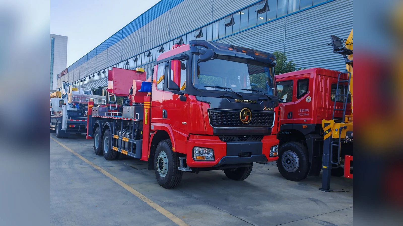 SHACMAN X3000 6x4 345HP Knuckle Boom Aerial Work Truck Heavy Duty Large Basket
