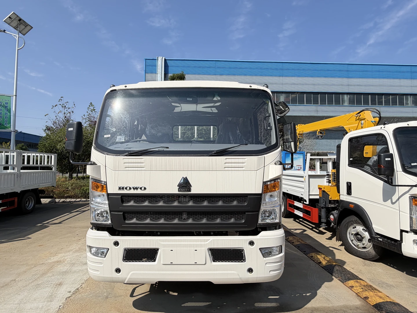 Vue de face du camion HOWO 4x2