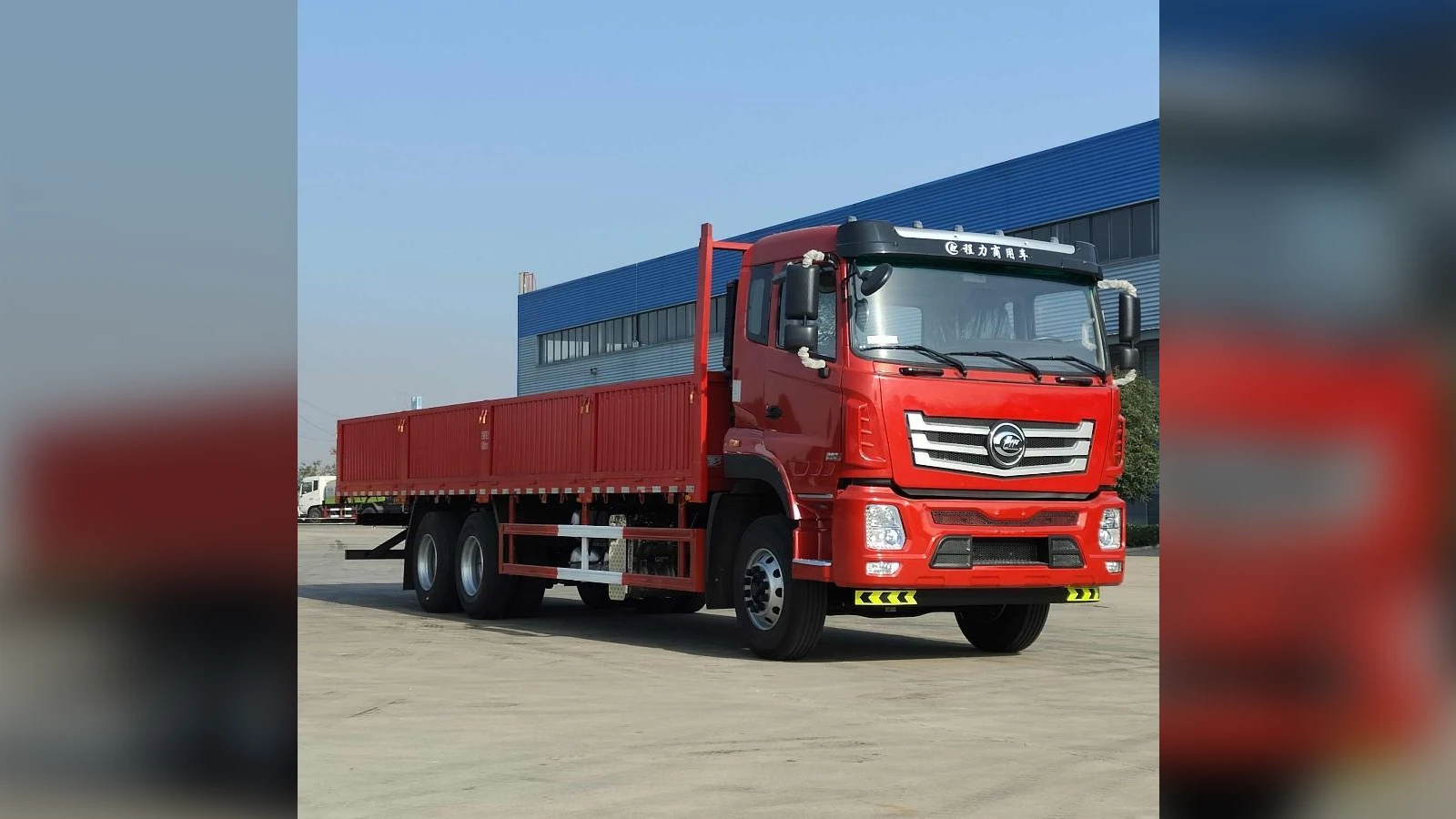 Dongfeng 8x4 Heavy Flatbed 18-Ton for Project Machinery