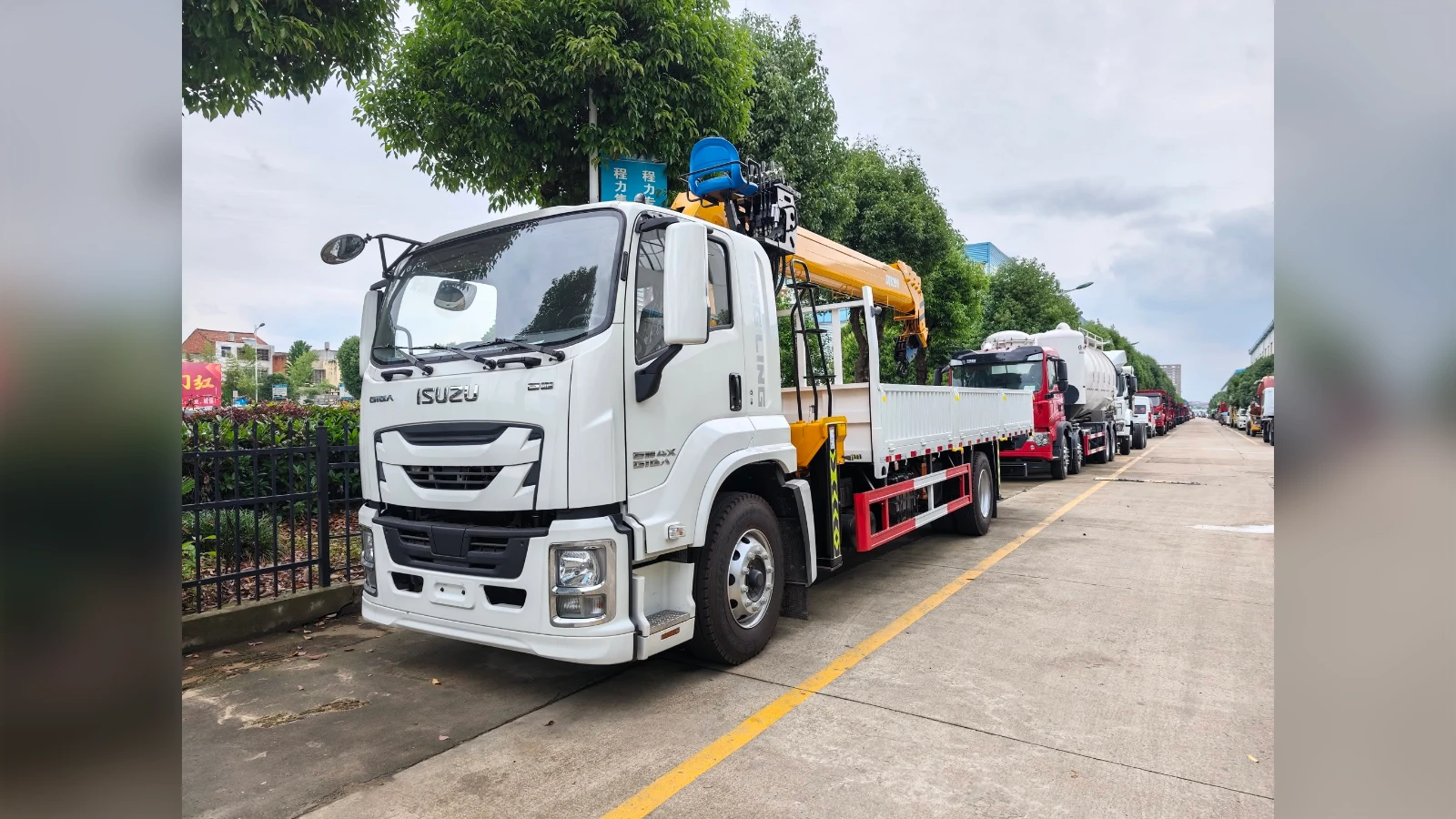 ISUZU 4x2 10T Boom Truck Mounted Crane