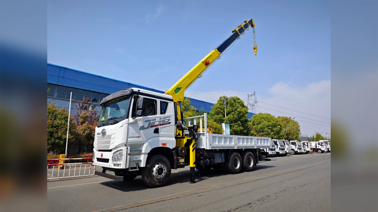 FAW JH6 6x4 with 10-Ton Straight Crane for Long Hauls