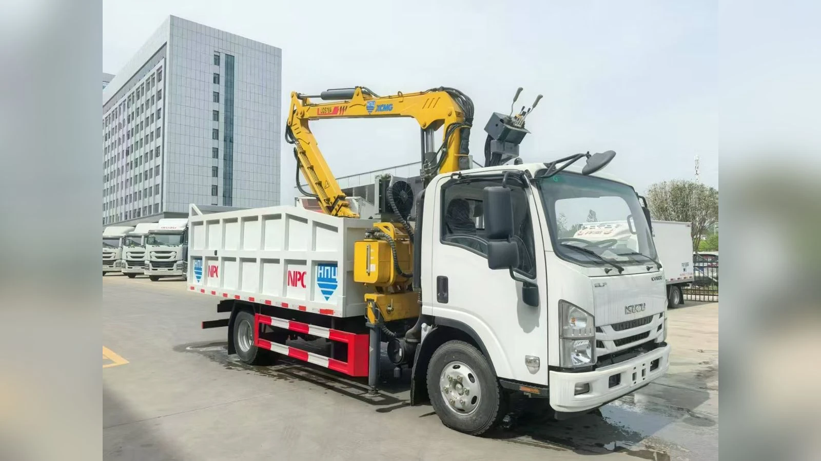 ISUZU 700P 4x2 Knuckle Boom Crane Truck 190HP Aluminum Body Light Crane