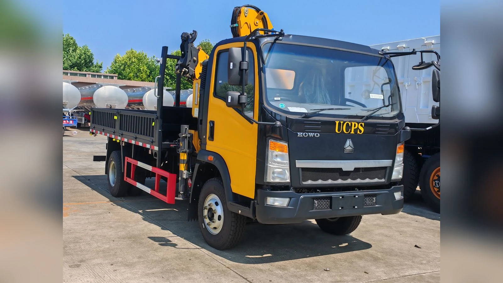 SINOTRUK HOWO Light 4x2 Knuckle Boom Crane Truck Flatbed City Loader