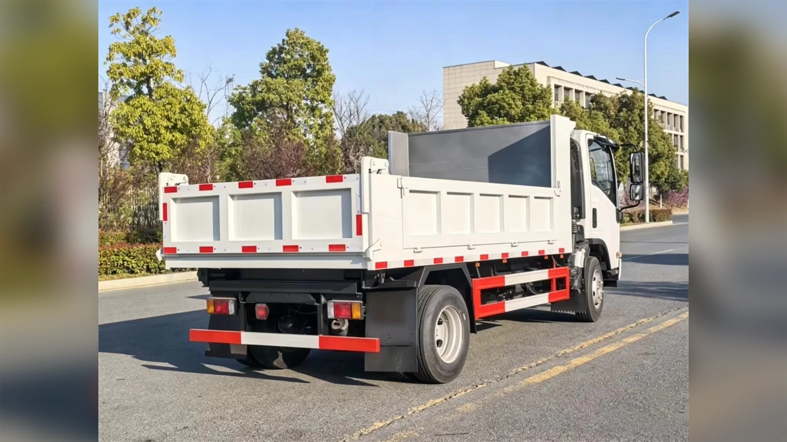 ISUZU ELF 4x2 Light Tipper for Urban Muck Runs