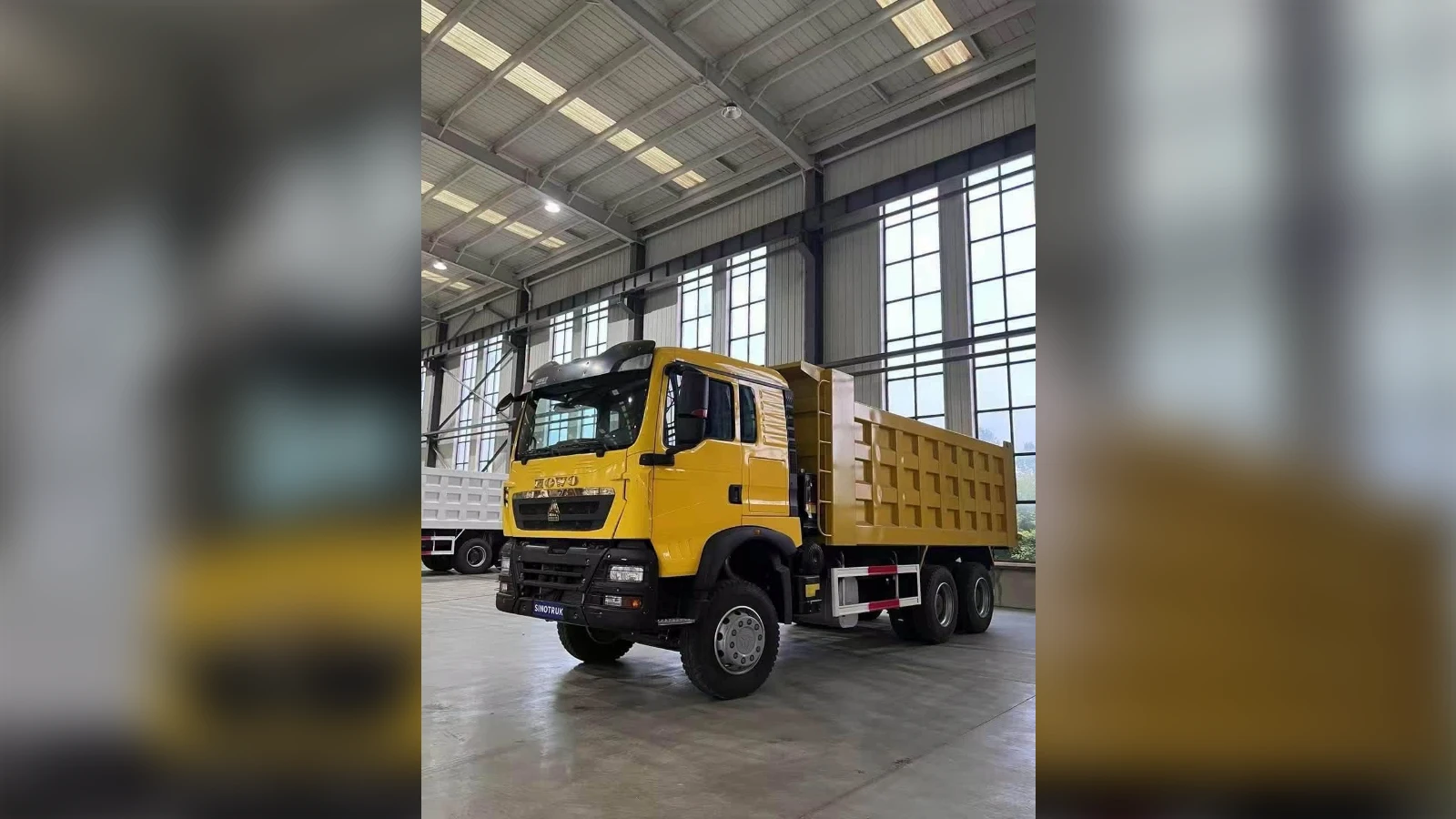 SINOTRUK 371HP 6x4 Quarry Dump Truck for Rock Hauling