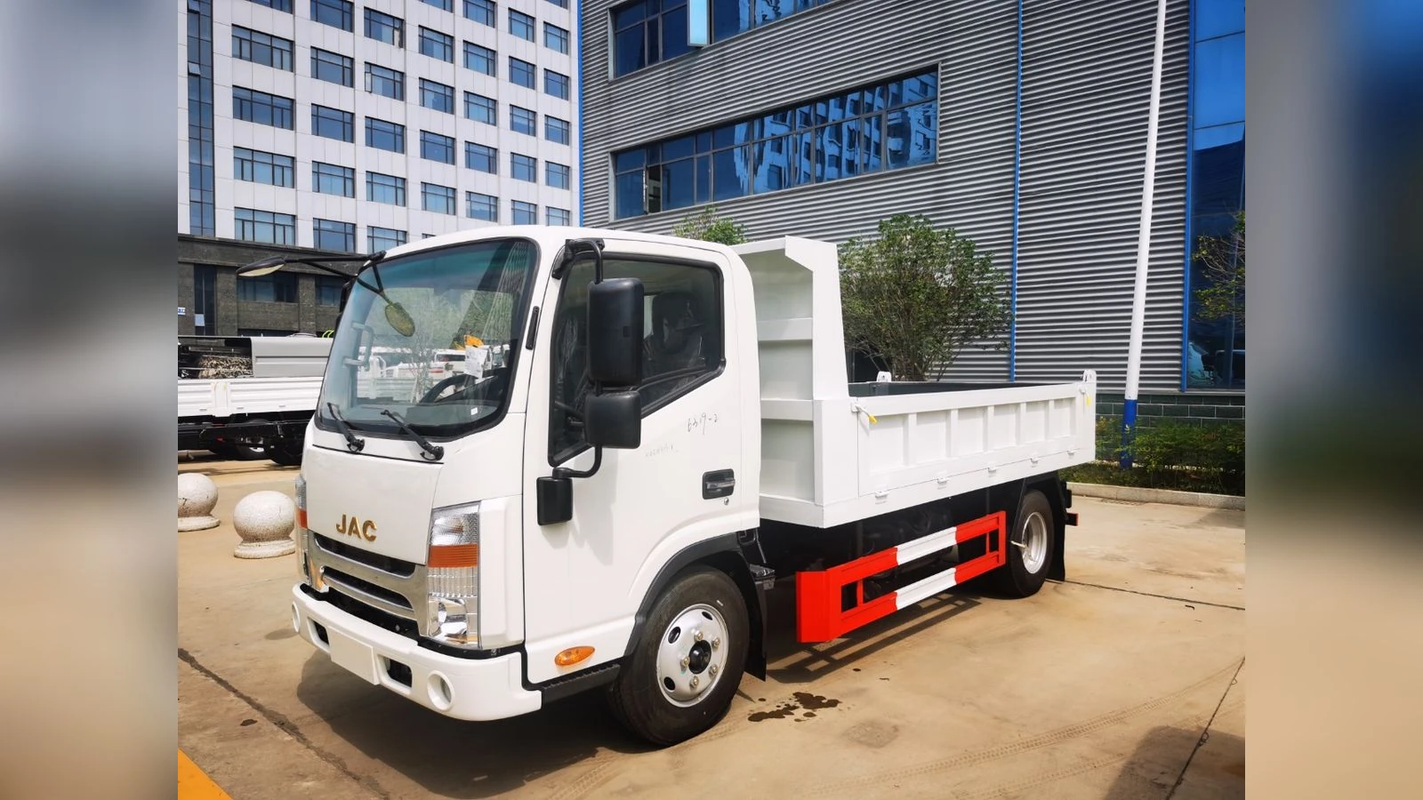 JAC 4x2 Light Dump Truck Aluminium Tipper for City Material Runs