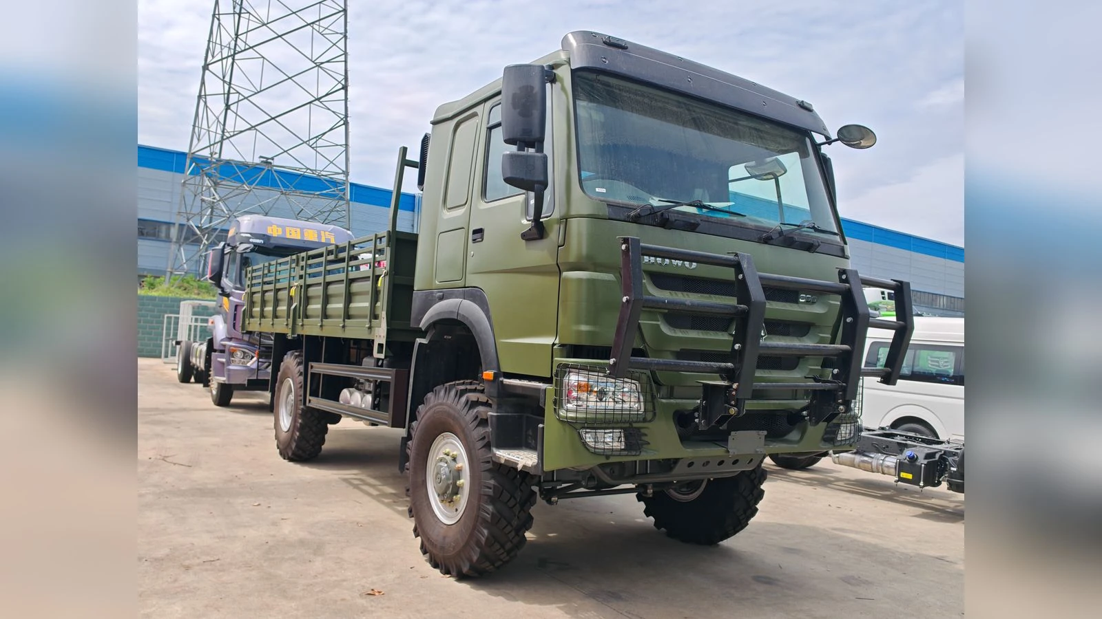 SINOTRUK 4x4 Heavy Cargo Truck 300HP Off-Road Stake Body for Field Operations