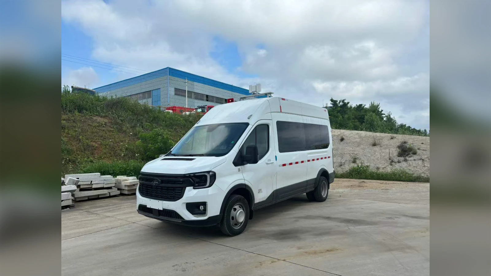 FORD Transit Mobile Command Vehicle with Lift LED Screen