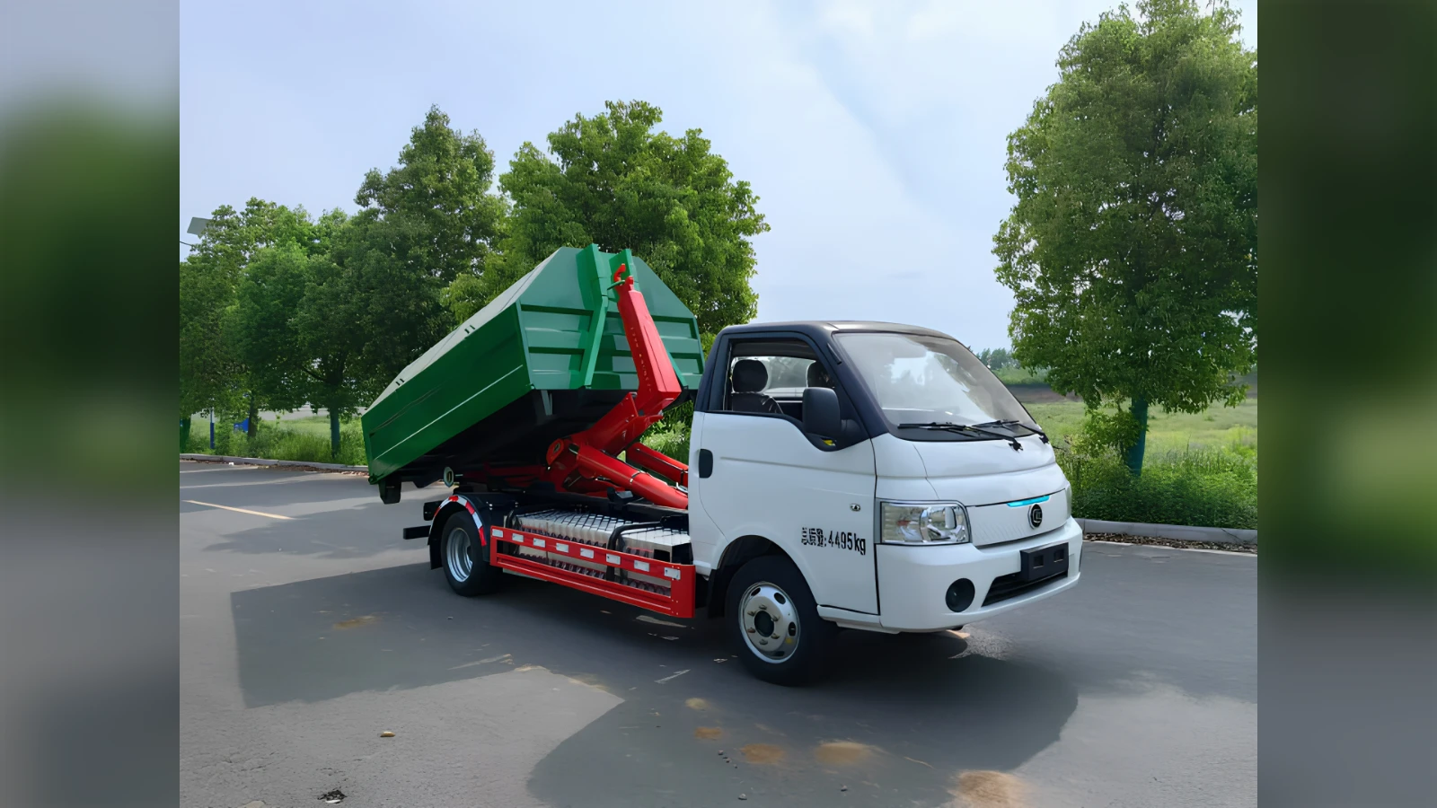CLW Electric 5cbm Hook Lift Garbage Truck Zero-Emission Sanitation
