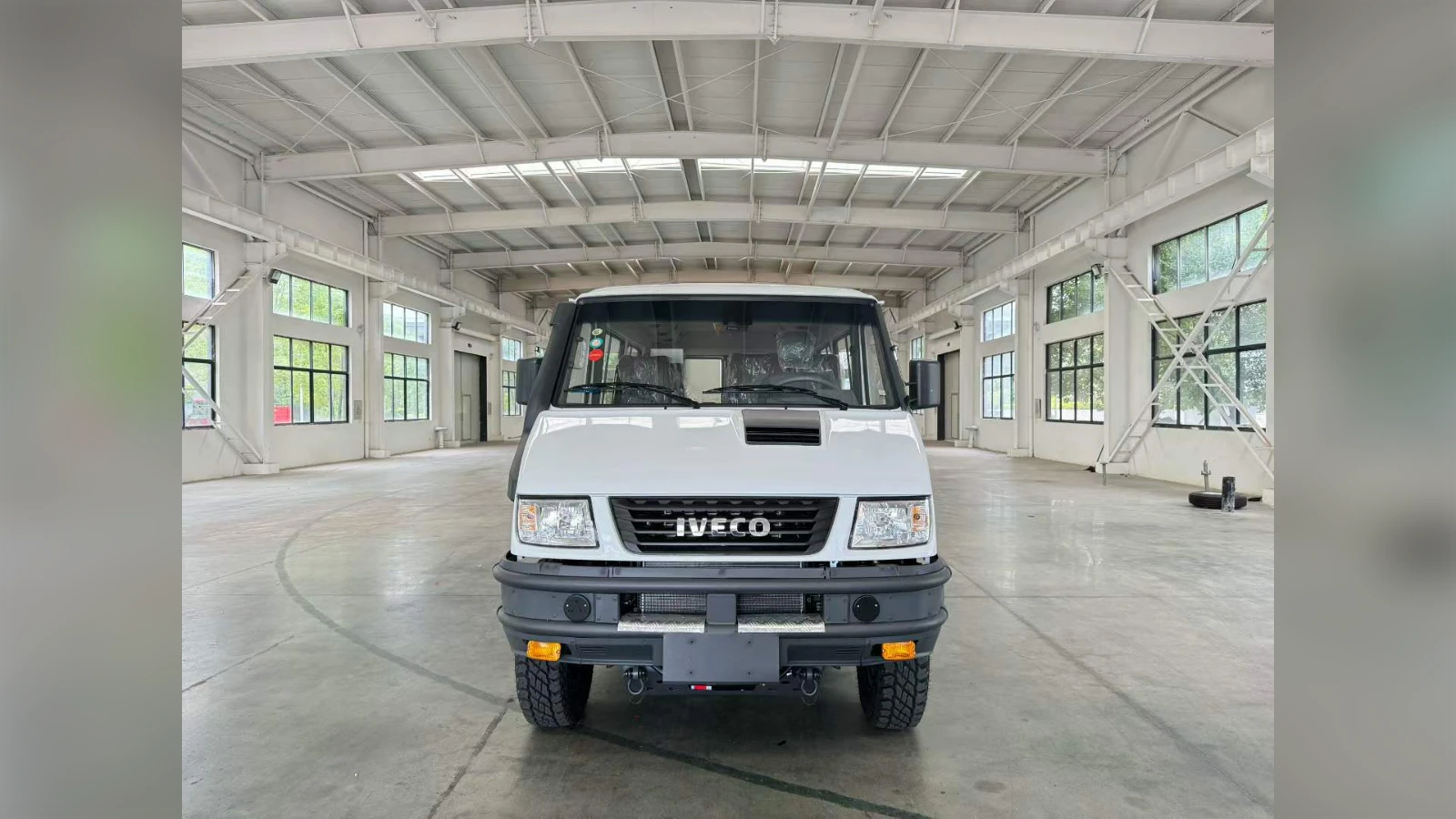 IVECO 4WD 13 Seats Mini Bus