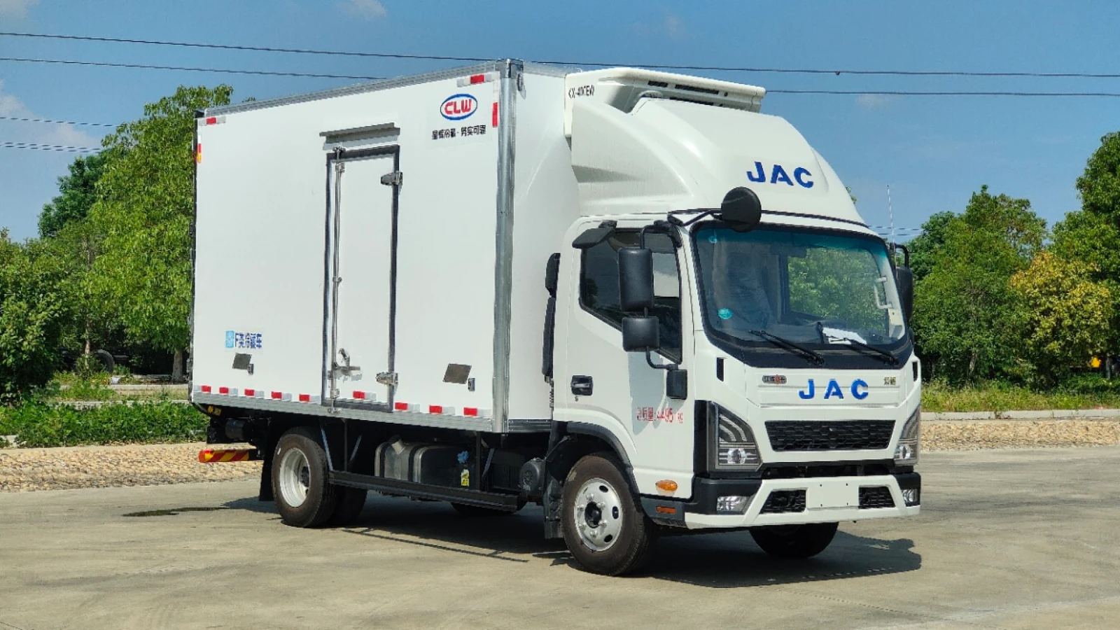 JAC 8cbm Plug-in Hybrid Refrigerated Truck for City Zones