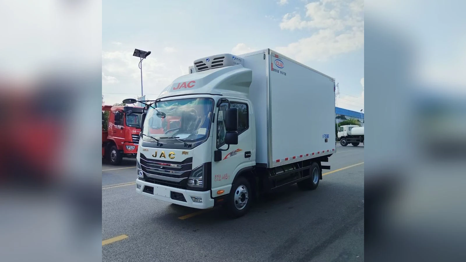 JAC 4x2 Refrigerated Truck 5M Cold Box Distribution Vehicle