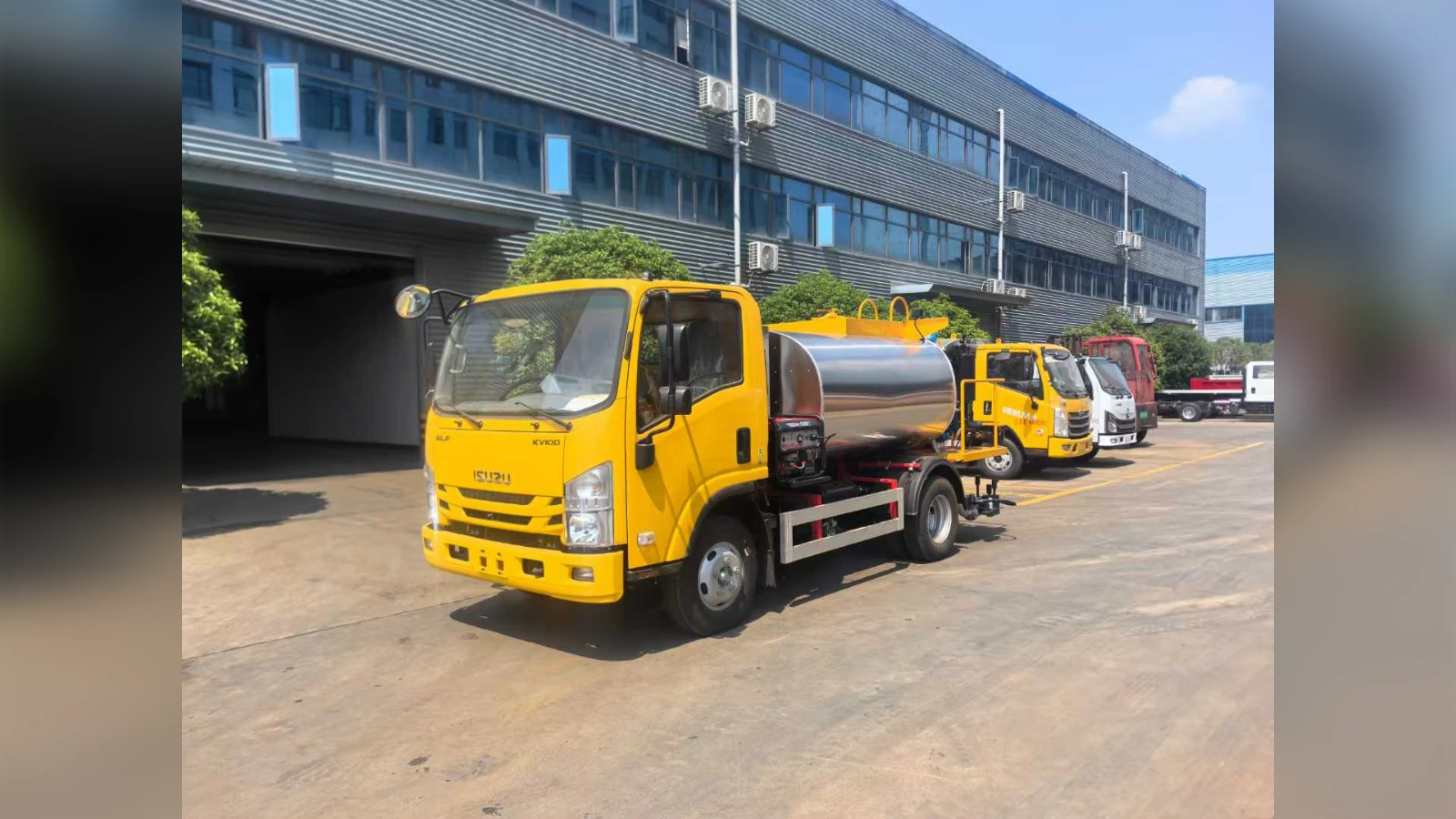 ISUZU 6m³ Insulated Asphalt Distributor Truck, 4.5m Spraying Width Riello Burner Asphalt Spray Truck