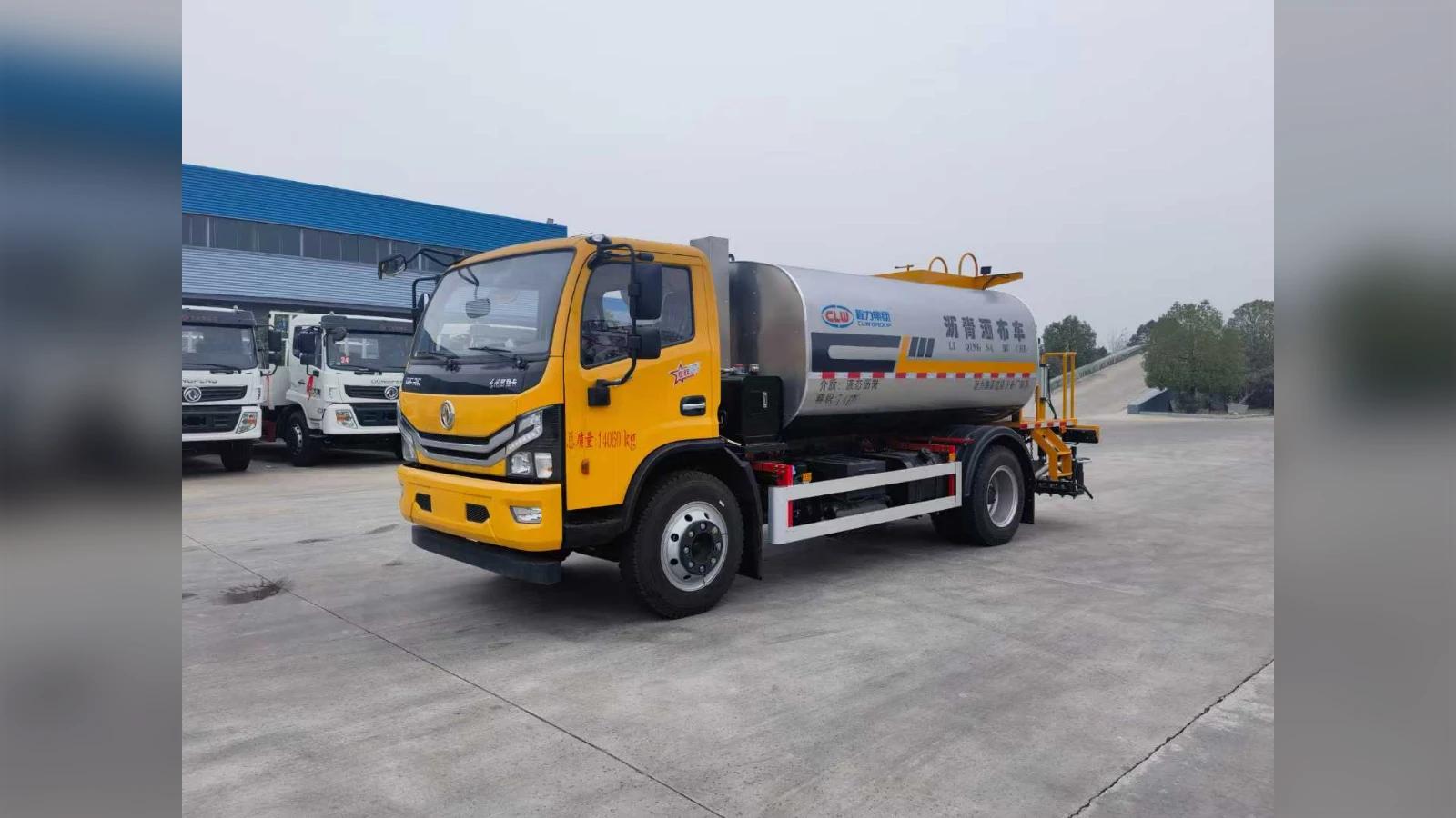 Factory Price DONGFENG 6m3 4x2 Intelligent Automatic Asphalt Distributor Truck Bitumen Sprayer Stainless Steel Insulated Tank Road Construction