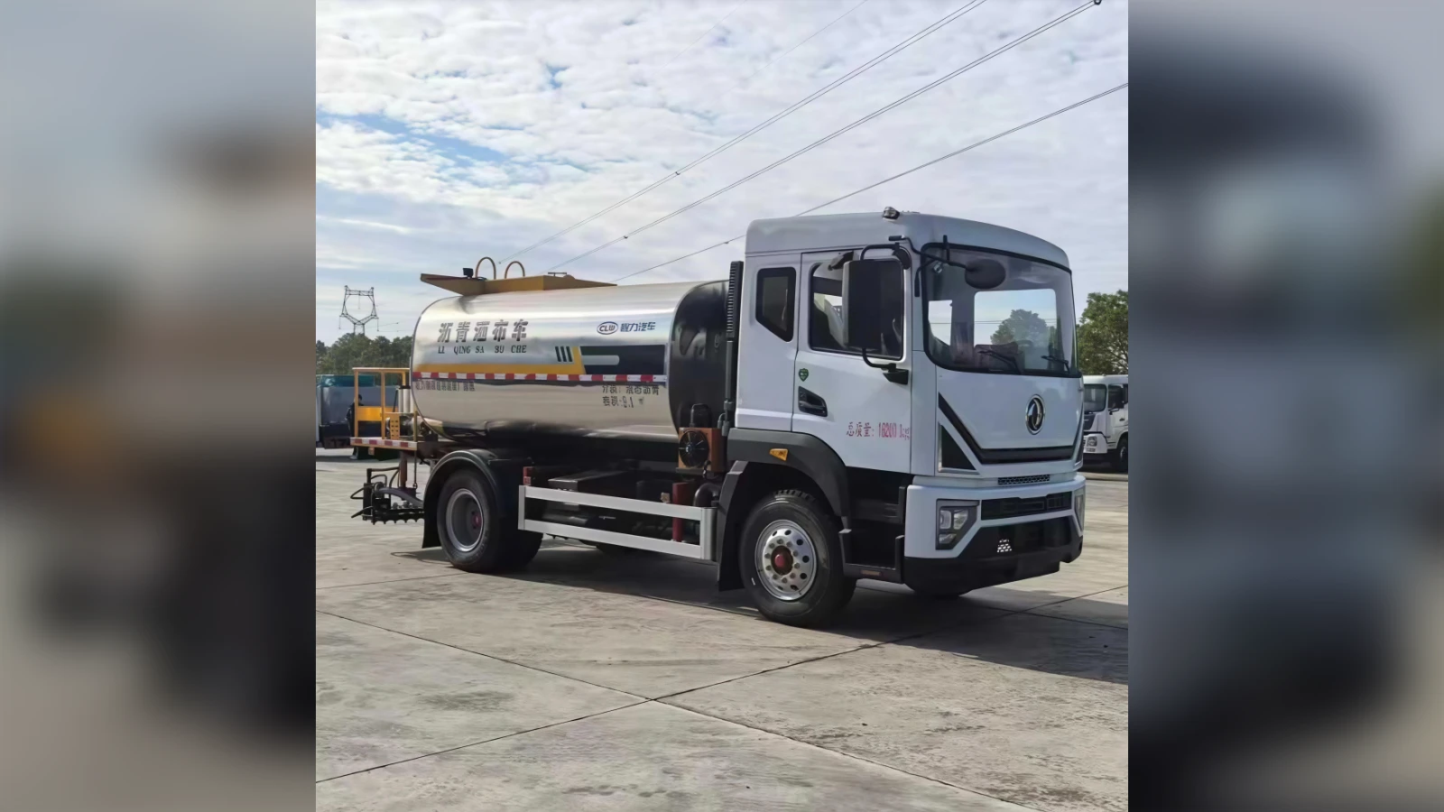 Dongfeng 8cbm Smart Bitumen Distributor with Logging