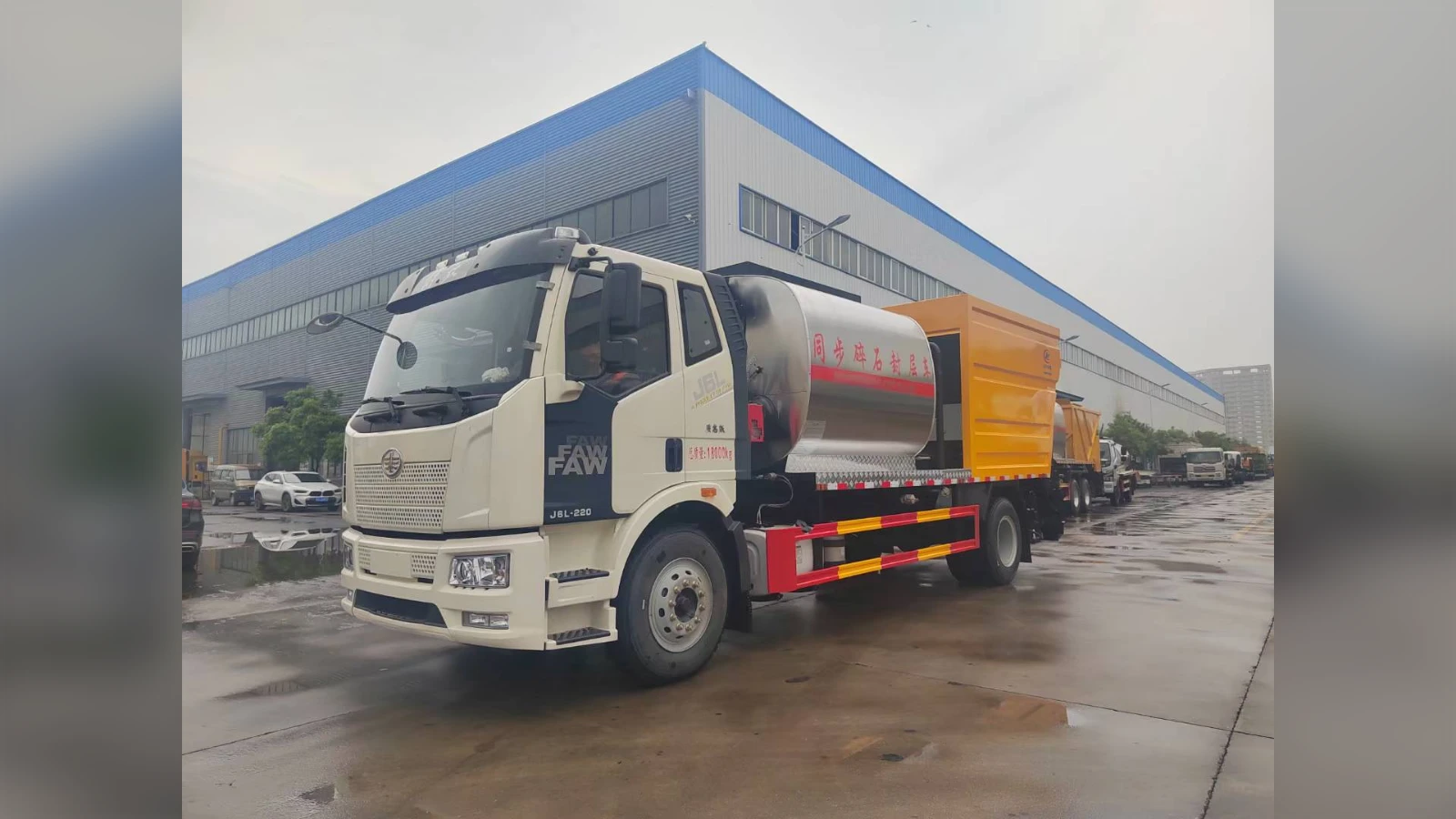 FAW 4x2 Asphalt Distributor 6cbm for City Road Works