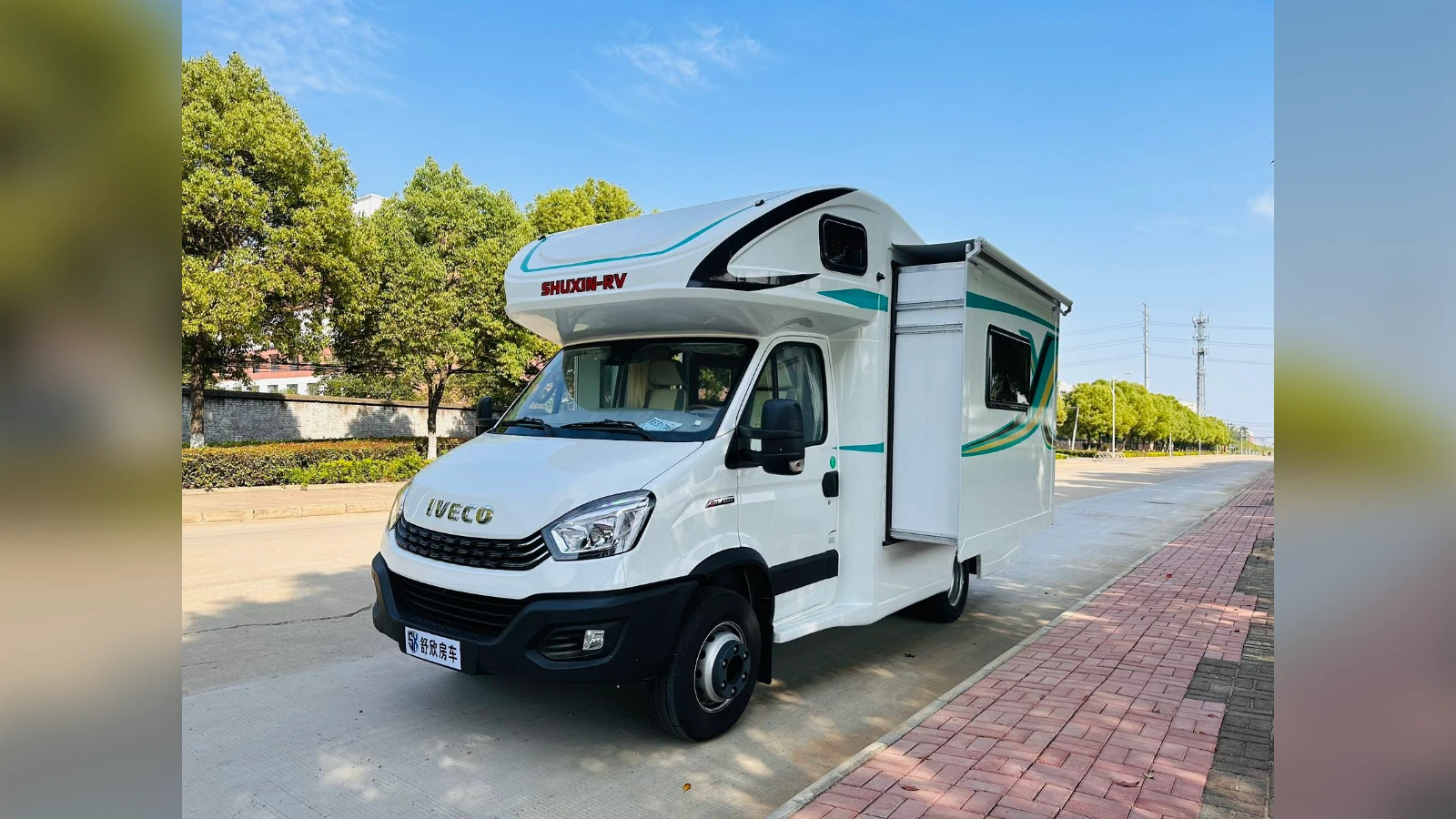 IVECO Luxury Class-C Motorhome for Travel & Living