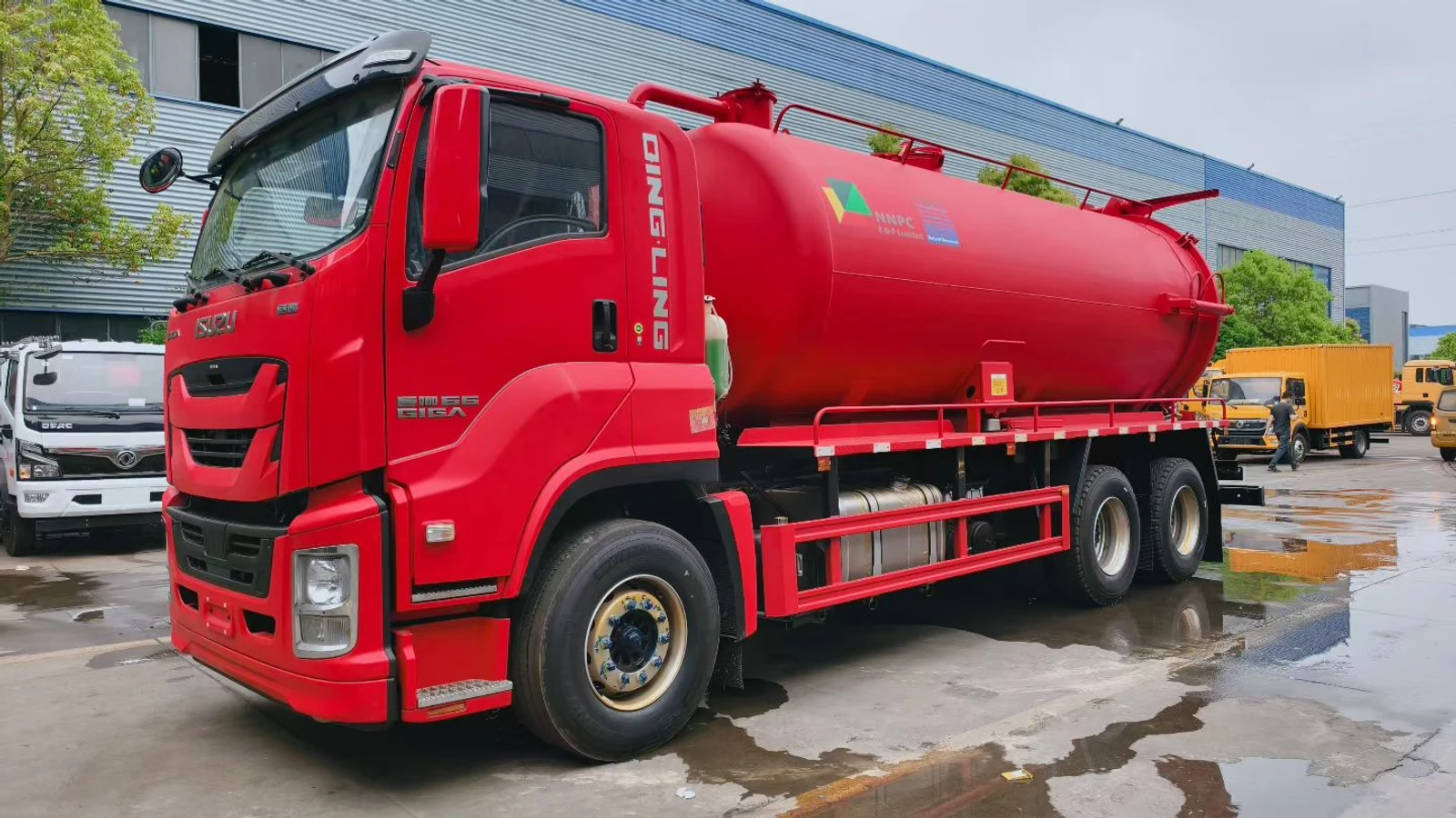 ISUZU 6x4 Sewage Suction Truck Red Vacuum Tank Heavy Duty Municipal Service