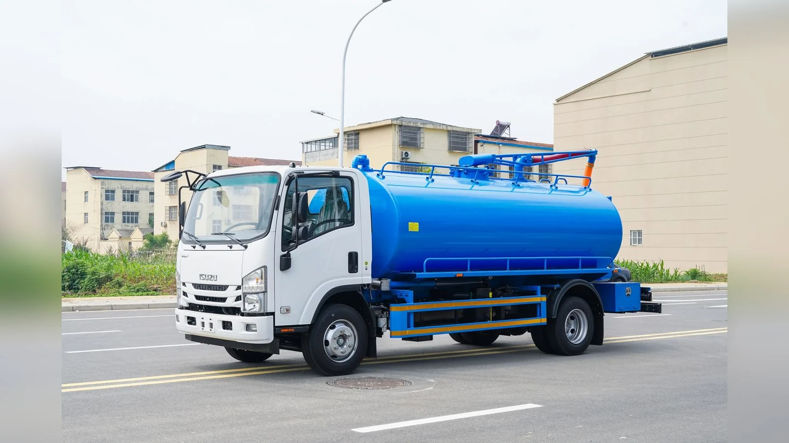 ISUZU ELF 8,000L Vacuum Sewage Truck | Battioni MEC 6500 Pump, 190HP, 7m Suction