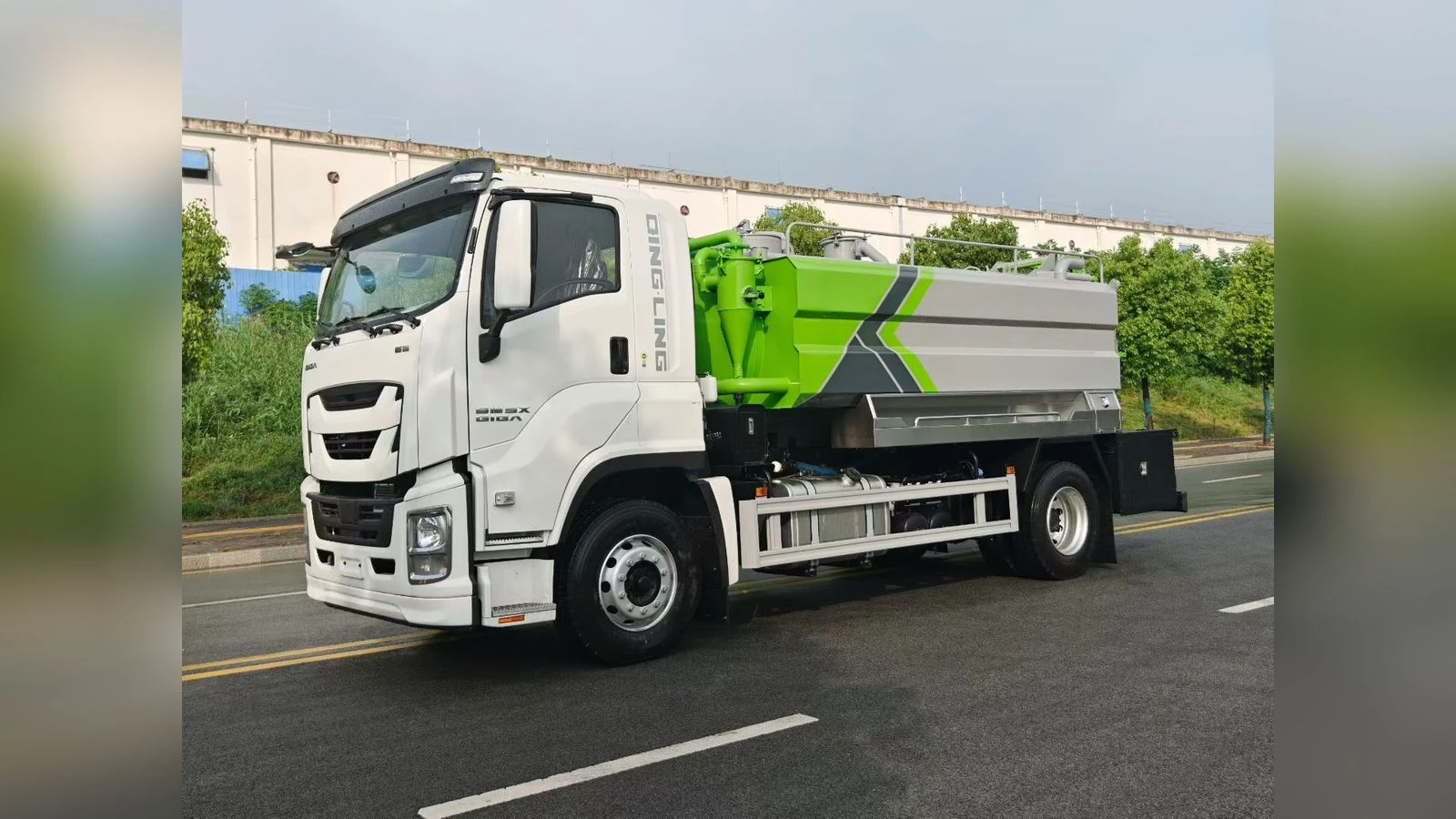 ISUZU FTR Combination Vacuum Truck | 8m³ Sewage + 4m³ Water Tank, 205Hp
