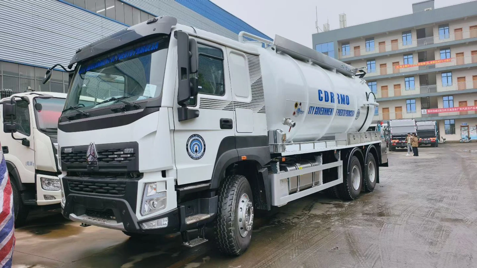 HOWO V7-X 6x4 371HP Combination Vacuum Jetting Truck | 18m³ Tank, LHD/RHD
