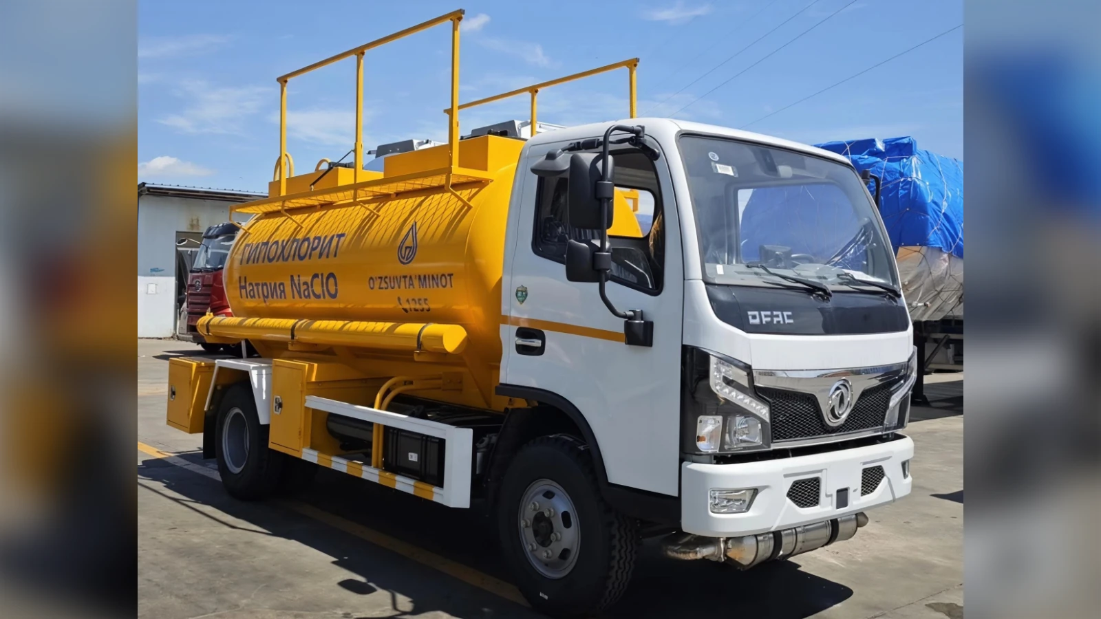 Dongfeng Duolika 8cbm Fuel Tank Truck for Blue-Plate Fuel Runs