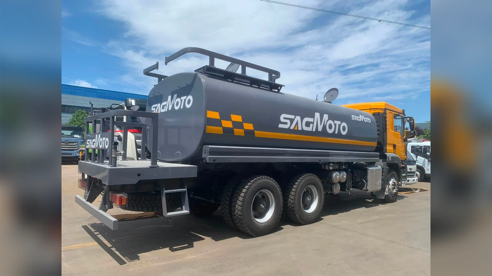 SHACMAN water tanker top view render