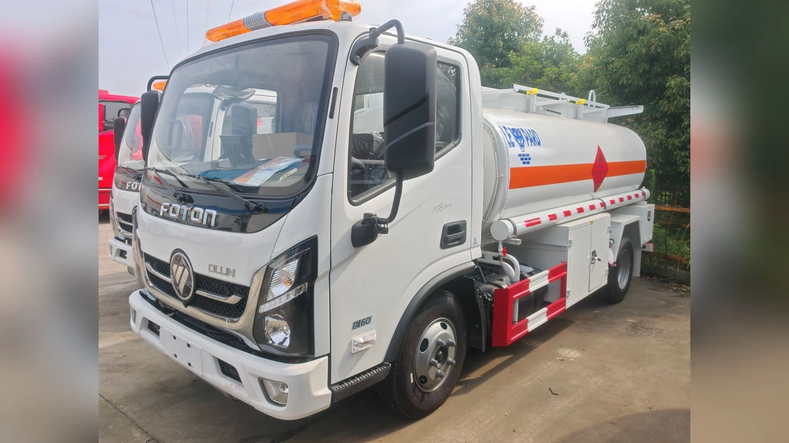 FOTON 4x2 Fuel Tank Truck 5.8CBM Aluminium Petrol Bowser with Flow Meter