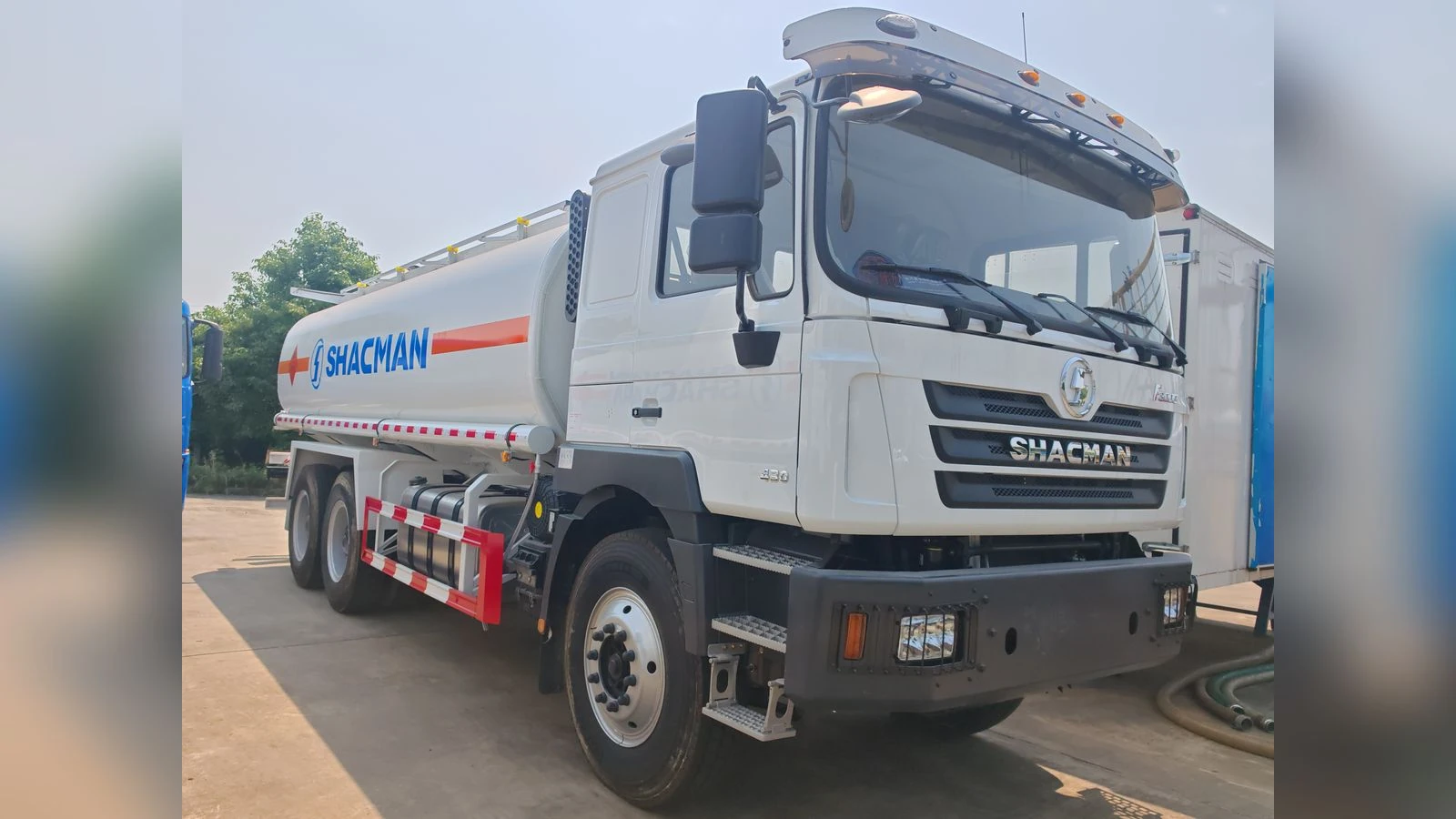 SHACMAN F3000 6x4 340HP Fuel Tank Truck 25T Aluminium Tanker for Bulk Hauling