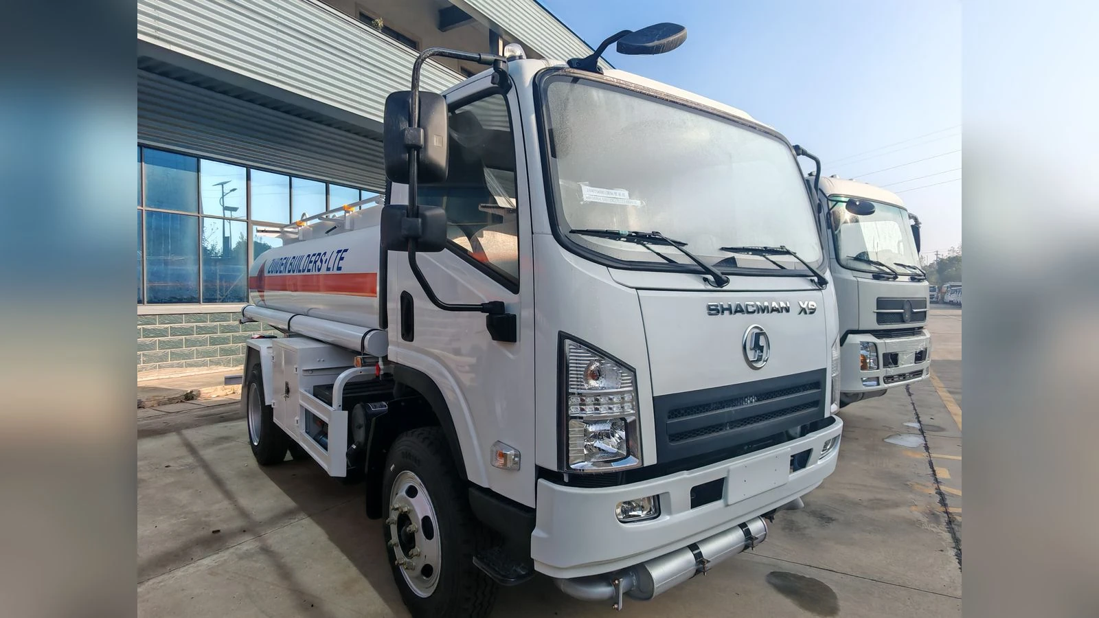 SHACMAN Xuande X9 4x2 Fuel Tank Truck Compact Aluminium Bowser for City Delivery