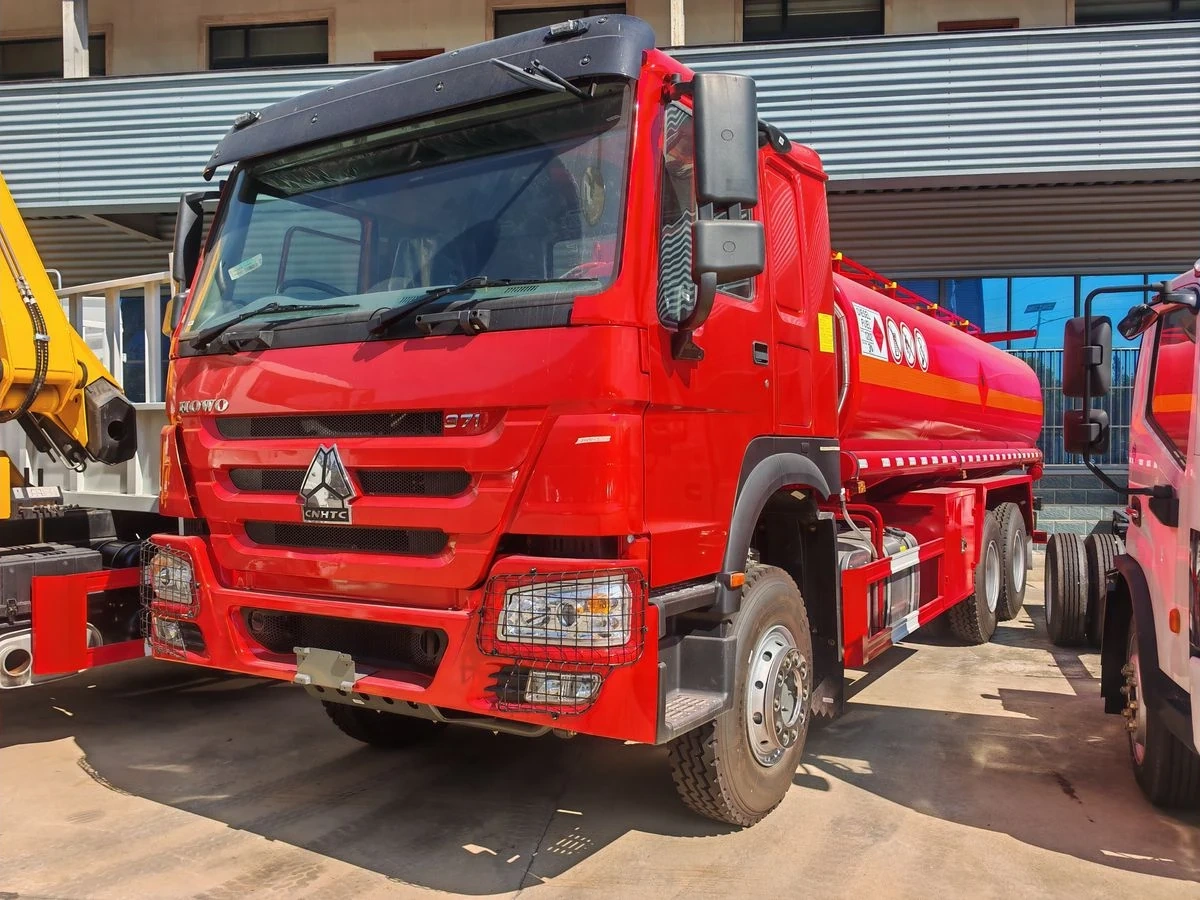 SINOTRUK HOWO 6x4 371HP Fuel Tank Truck Large Red Bulk Tanker