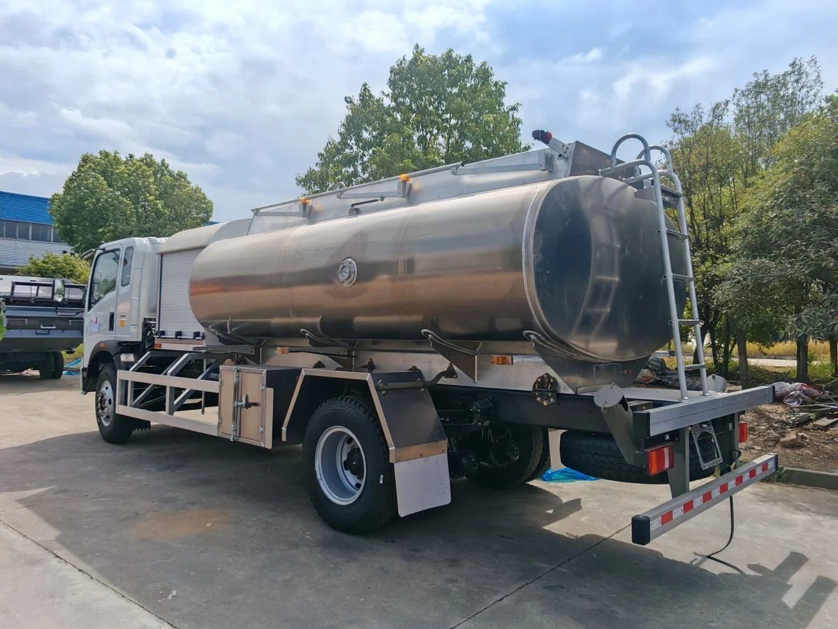 SINOTRUK HOWO Light 4x2 Fuel Tank Truck Mobile Dispenser with Flow Meter