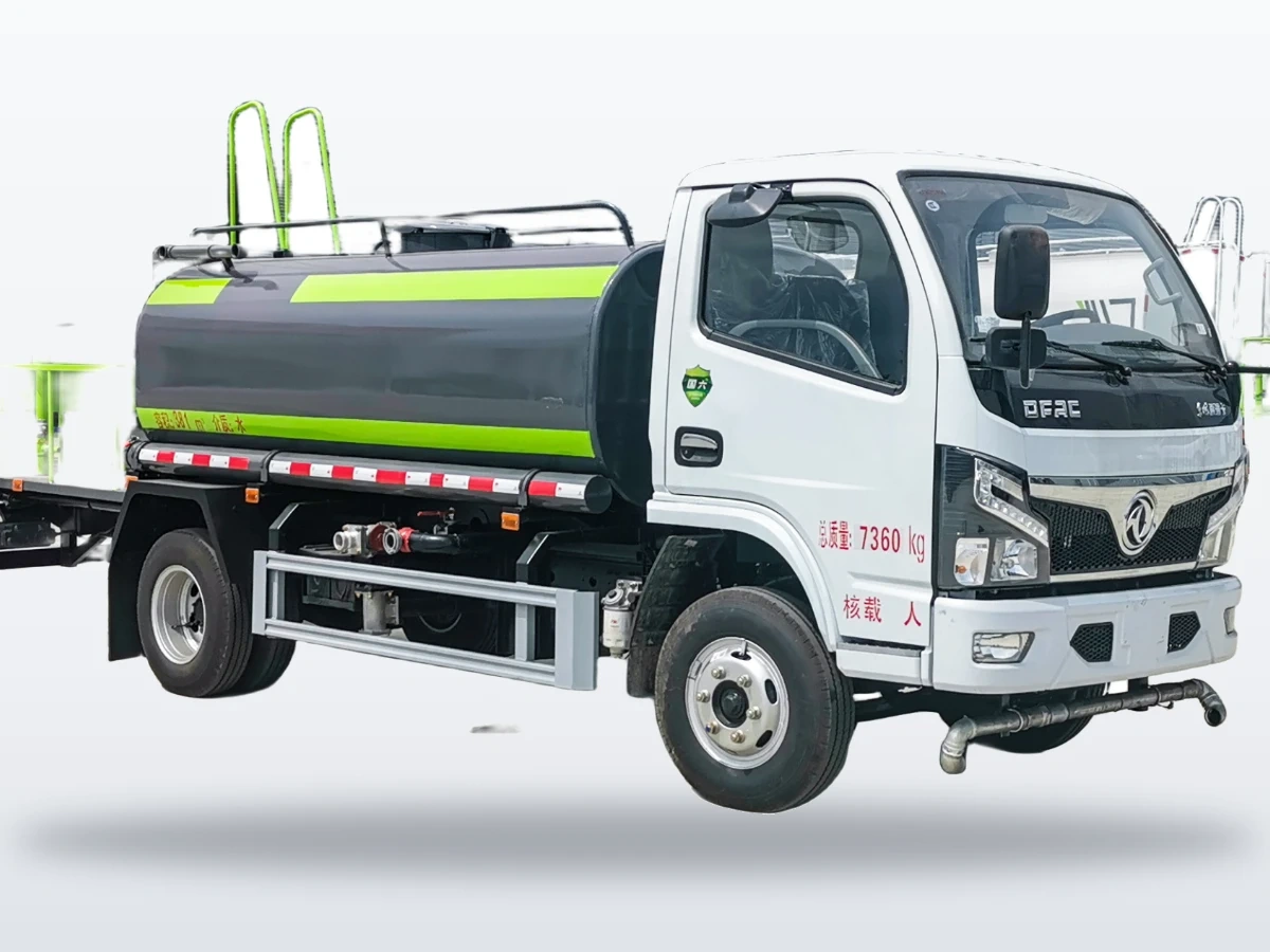 Dongfeng 4X2 5 cbm Water Sprinkler Truck for Road Washing & Greening