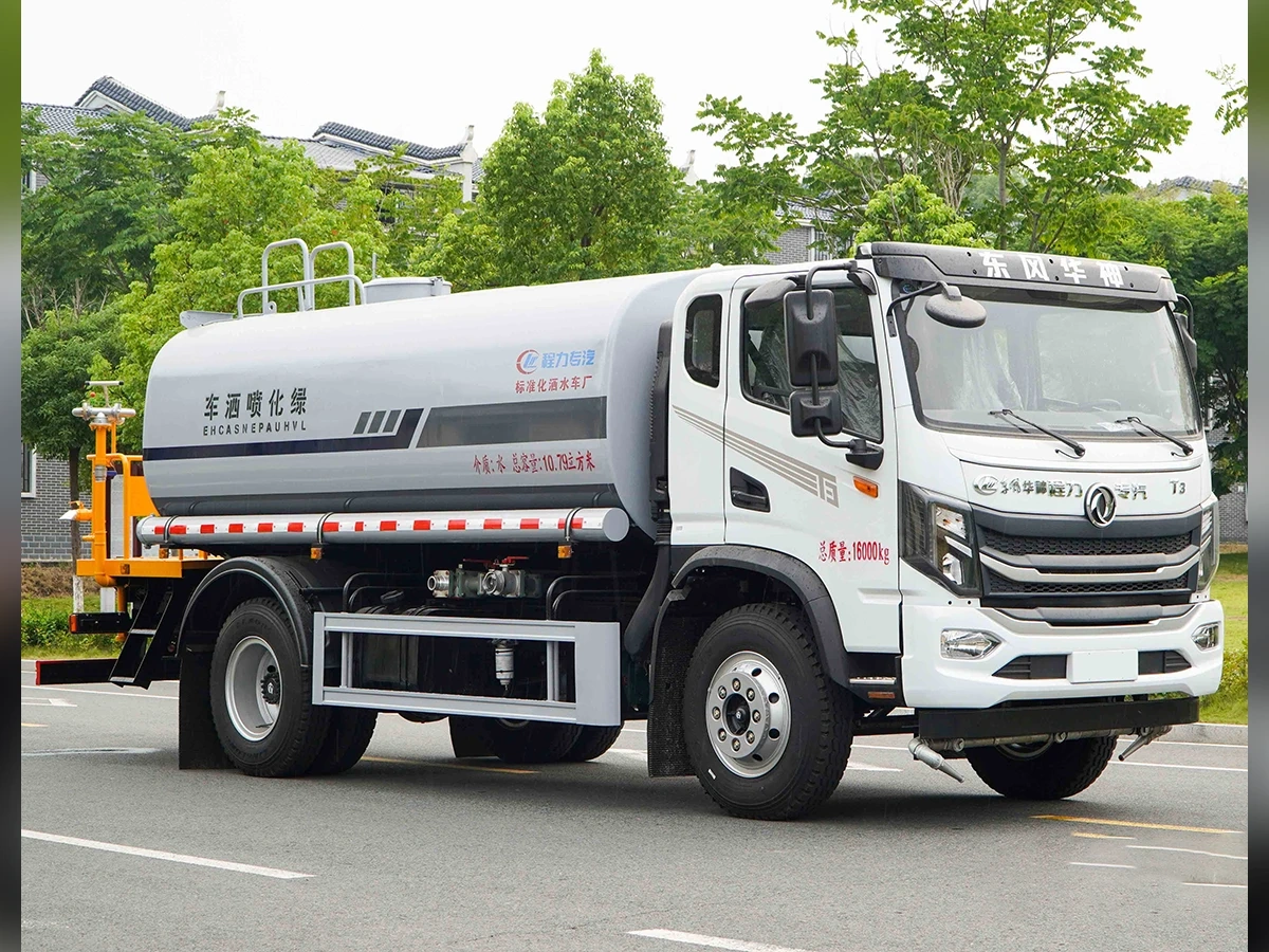 Dongfeng 4X2 8 cbm Water Sprinkler Truck for Road Washing & Greening