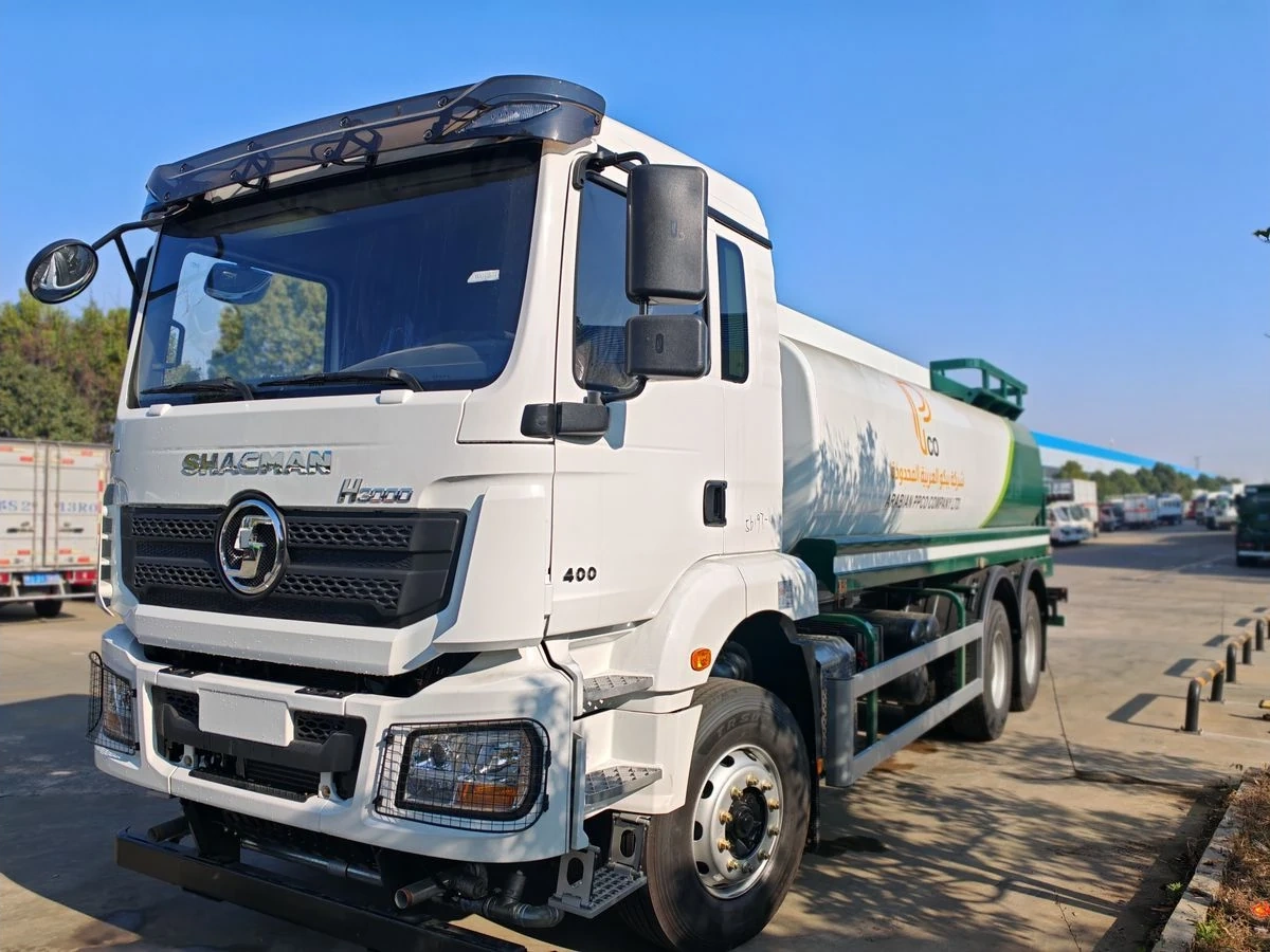 SHACMAN H3000 6x4 20CBM Water Sprinkler Truck Large Bowser for Gulf Road Contract