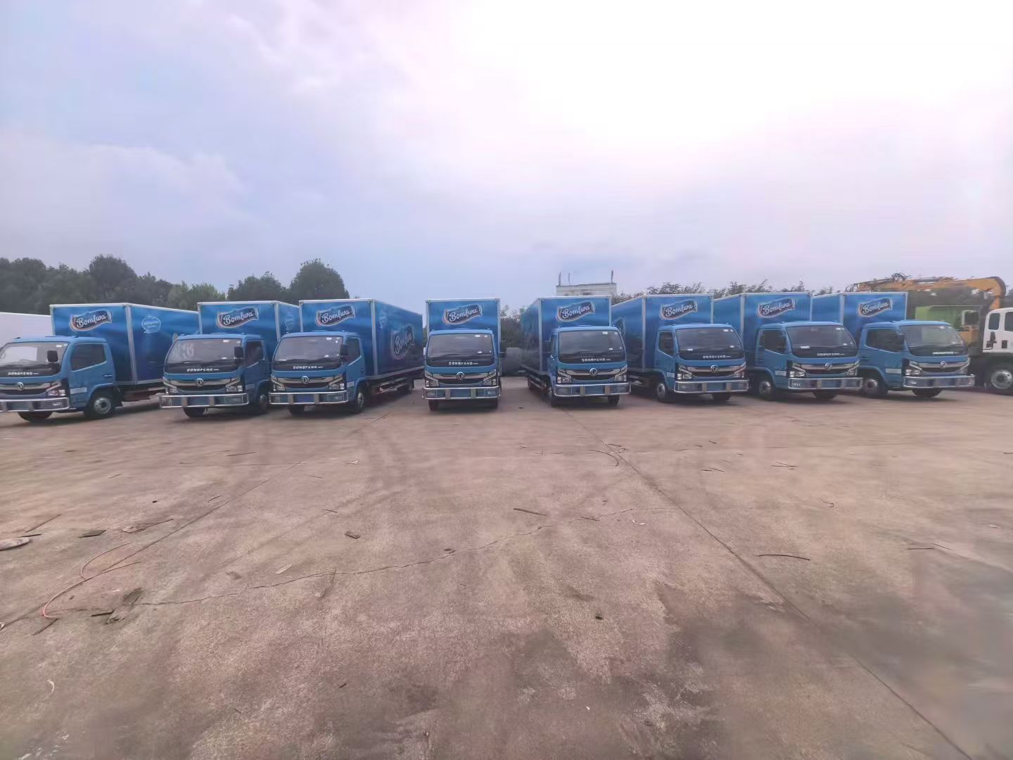 Livraison réussie de 8 camions légers à caisse DONGFENG pour le projet de distribution alimentaire Bomfwa en Zambie