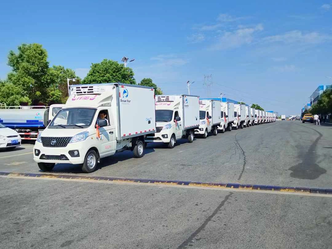 Reefer convoy rolling out under its own power