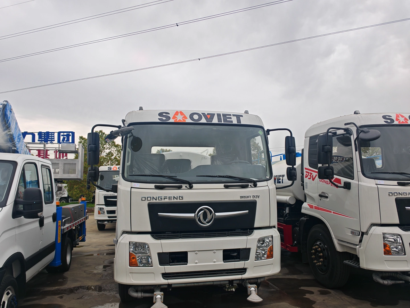 Export Fleet in Two Batches: SOOVET Branded Dongfeng Water Tankers for Municipal Duty