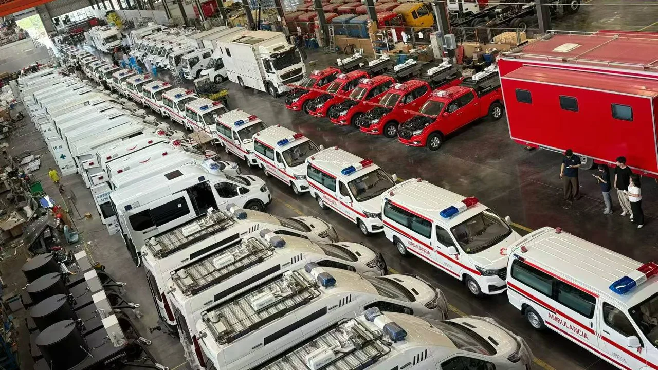 JMC Ambulance Fleet Ready for the Port: High-Top ICU, Transport and Response Units in One Hall