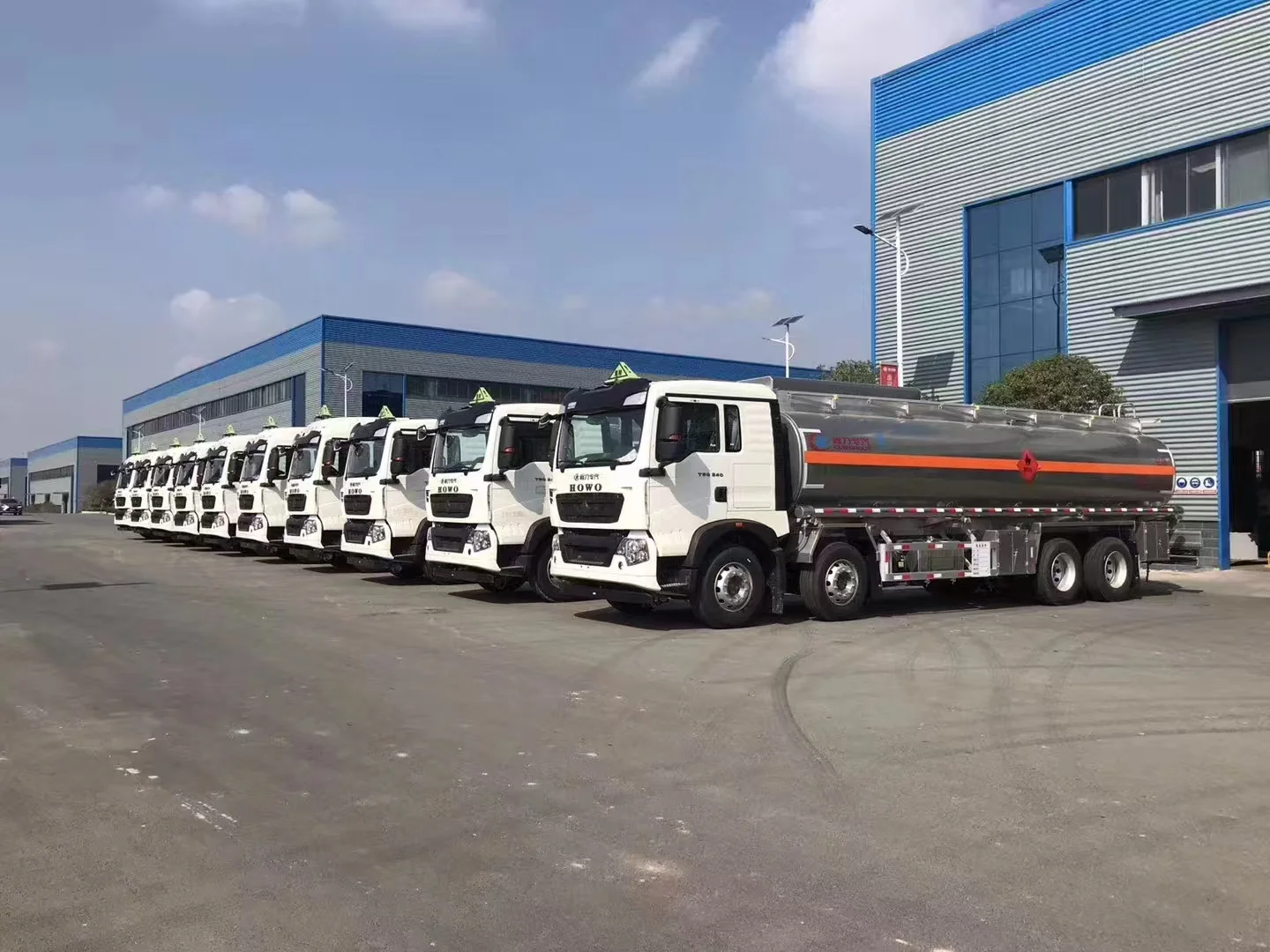 Sinotruk HOWO fuel tanker side view