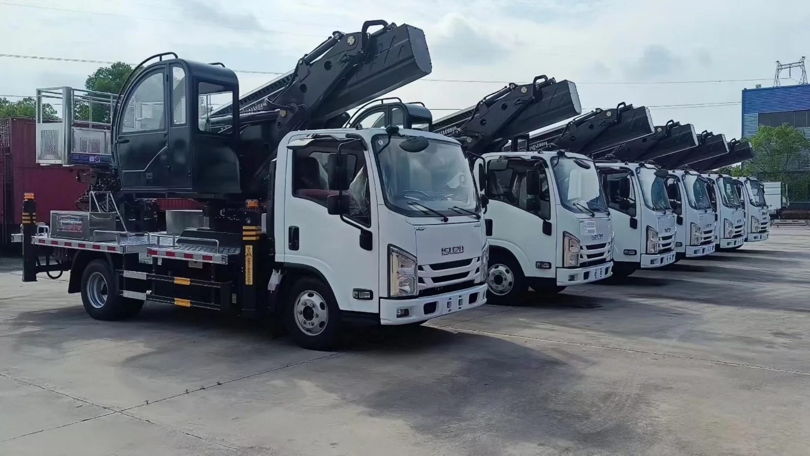 isuzu 700P aerial truck