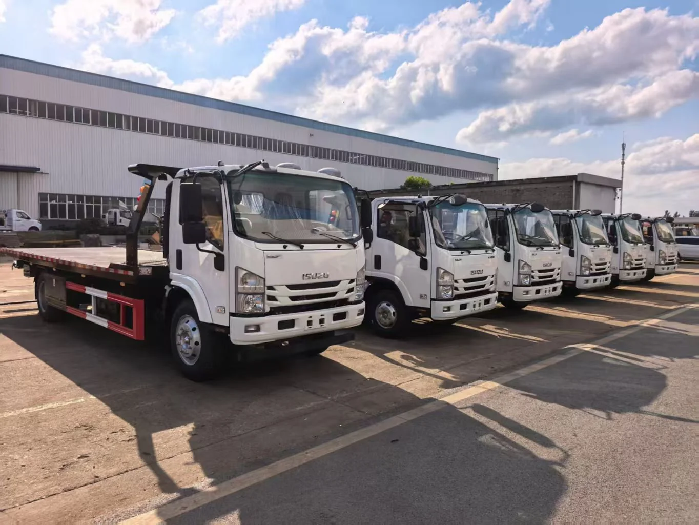 Isuzu KV100 flatbed wrecker lineup
