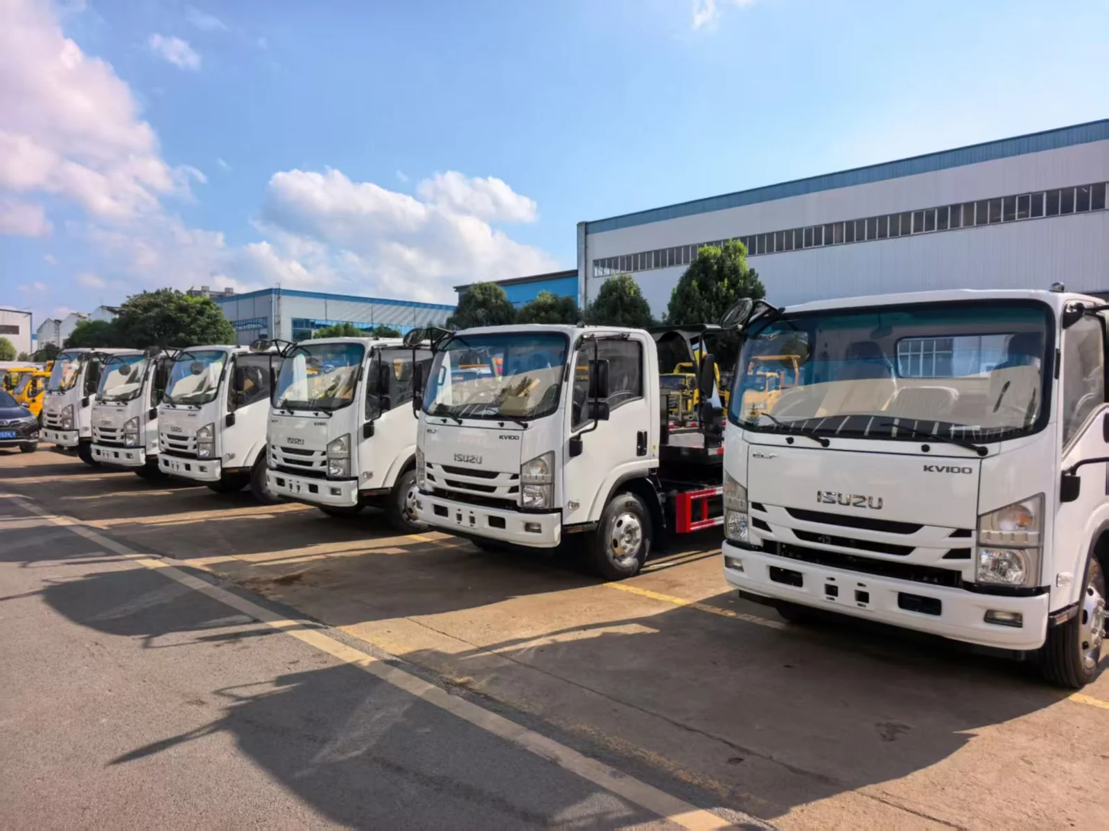 Isuzu KV100 recovery trucks row