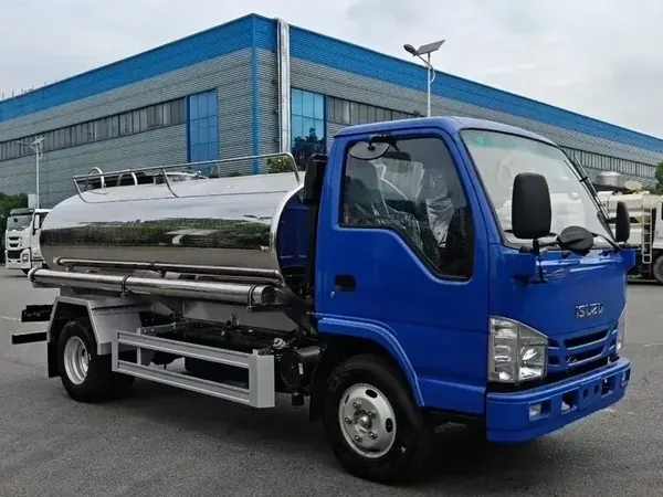 Молочная автоцистерна ISUZU 100P 120 л.с., нержавеющая сталь с теплоизоляцией для перевозки сырого молока