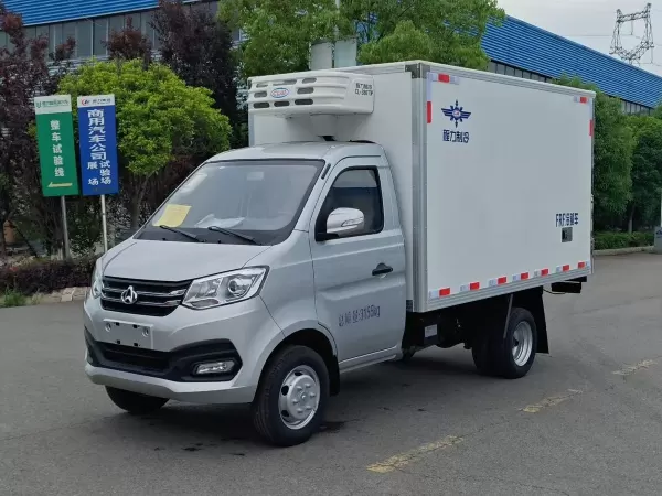Changan Mini Refrigerated Truck Small Cold Van for City Delivery