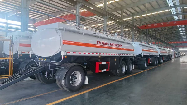 CL9260GJYF 32,050 kg Fuel Tank Trailer Batch with Mongolian Fire-Hazard Marking - CLW delivery case
