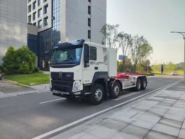 SINOTRUK HOWO 6X4 30T Hook Lift Garbage Truck for Container Waste Transfer