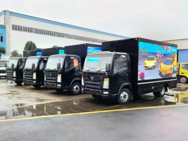 Sinotruk Howo 4x2 LED Mobile Advertising Truck Full Color LED Screen Mobile Roadshow Truck for Brand Promotion